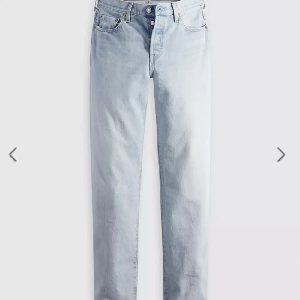 Levi's Women's Light Blue 501 90’s Jeans - Picture 3 of 6